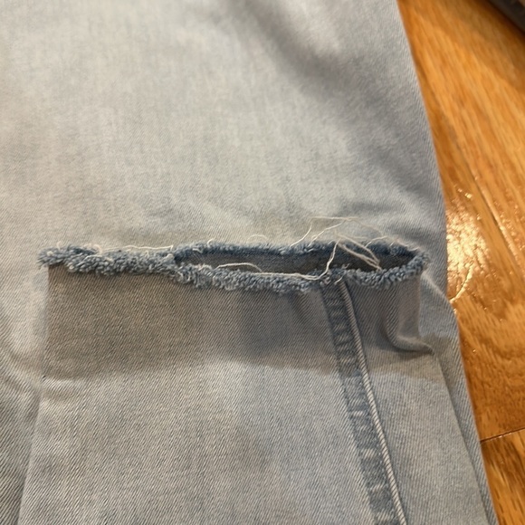 Old Navy Light Wash Super Skinny Ankle - Picture 4 of 4